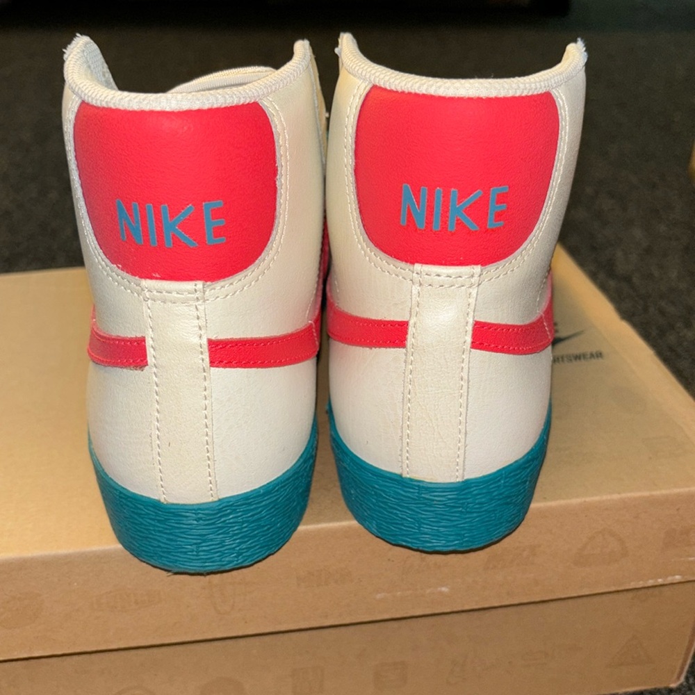 Women’s Nike Blazer Hight Top size 8 in great condition - Picture 3 of 6